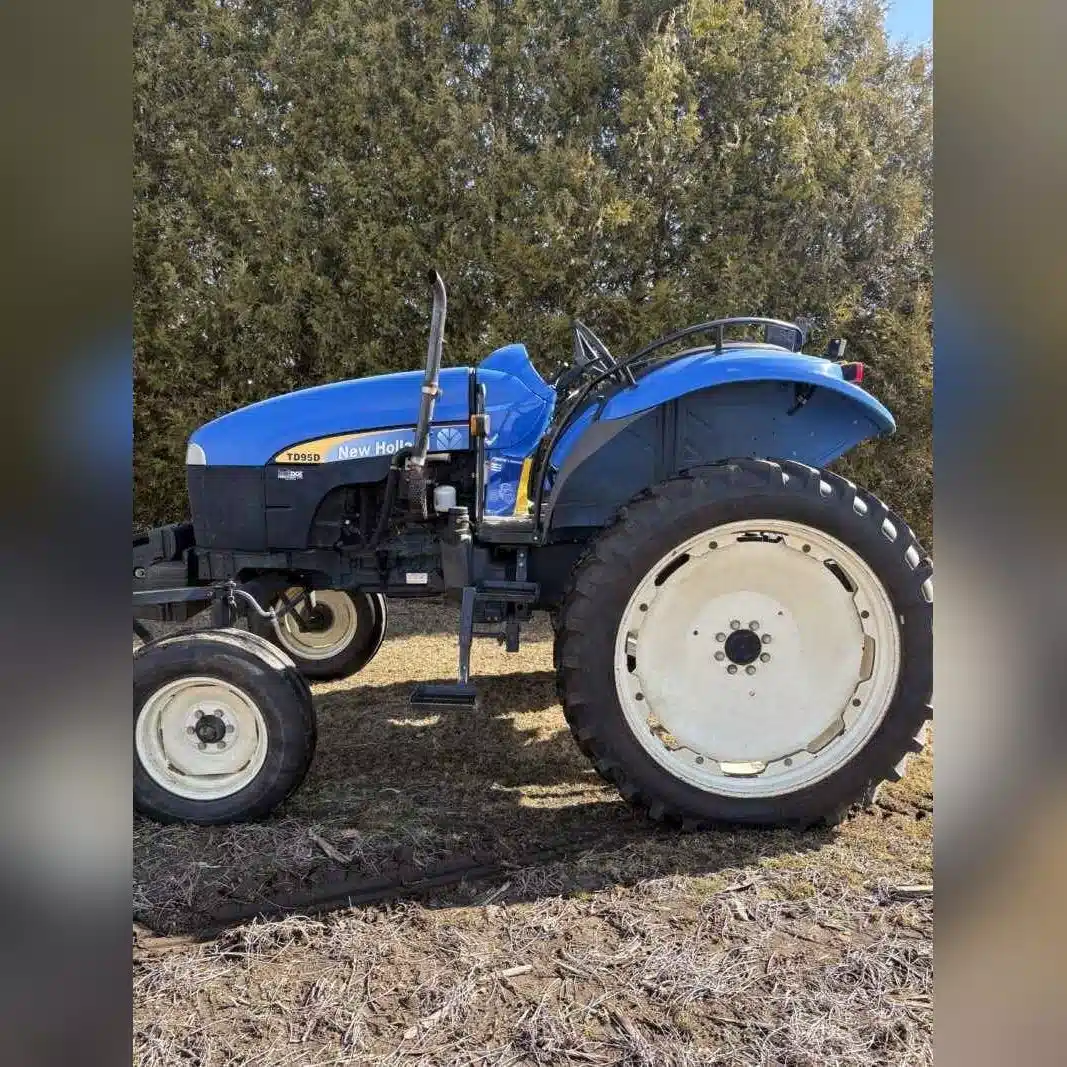 Gallery image 1 for New Holland TD95A Tractor
