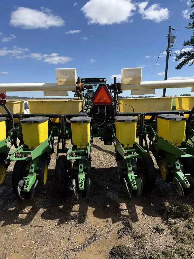 Gallery image 2 for John Deere 7200 Planter