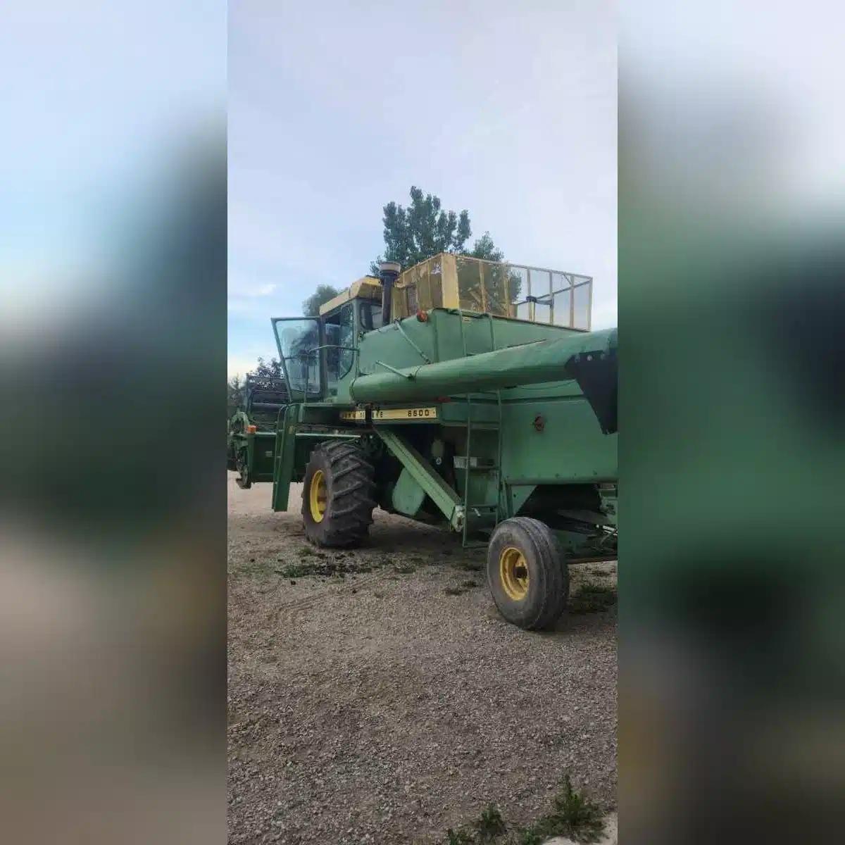 Photo de la Galerie 1 pour John Deere 6600 Batteuse