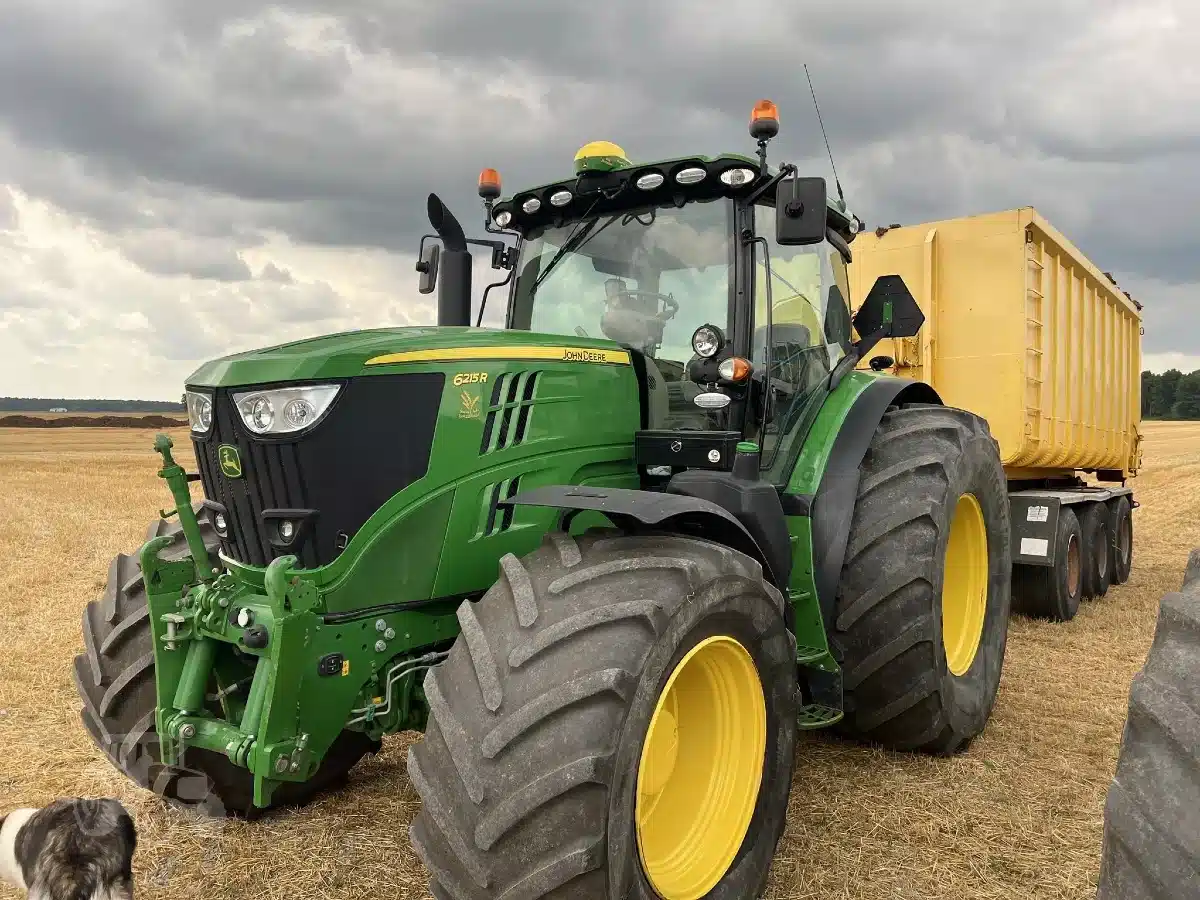 Photo de la Galerie 2 pour 2017 John Deere 6215R Tracteur