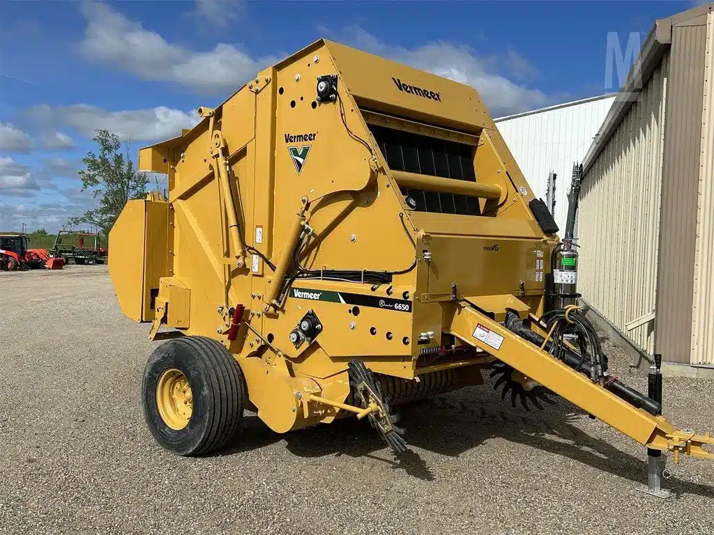 Gallery image 1 for New 2023 Vermeer 6650 Round Baler