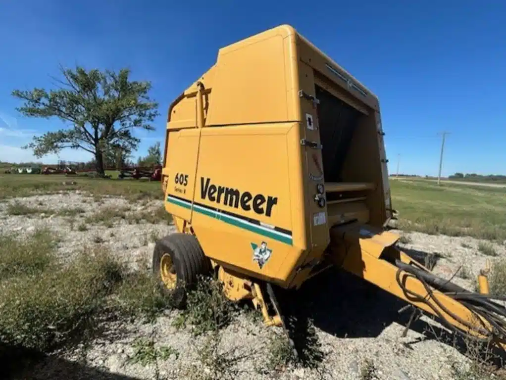 Gallery image 1 for Used 1993 Vermeer 605 Round Baler