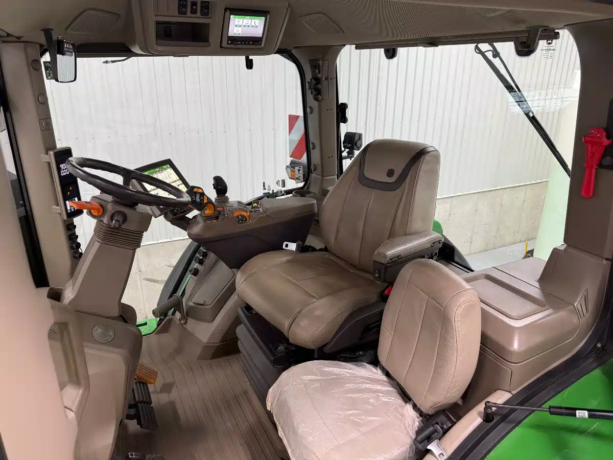 Gallery image 2 for Used 2022 John Deere 8R370 Tractor