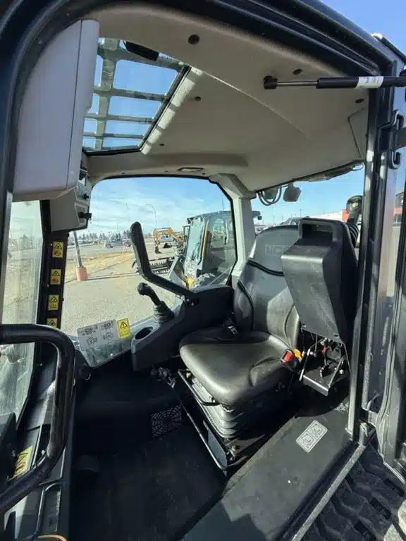 Gallery image 2 for 2022 JCB 270T Track Loader