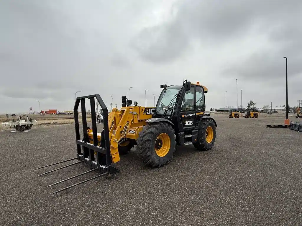 Gallery image 2 for New 2024 JCB 542-70 AGRI SUPER Dozer