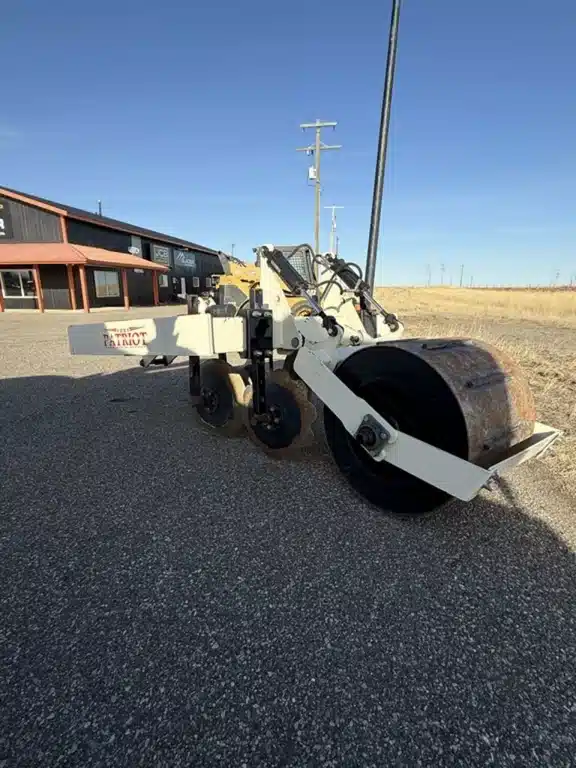 Gallery image 2 for Used Patriot Pivot Track Filler Grader