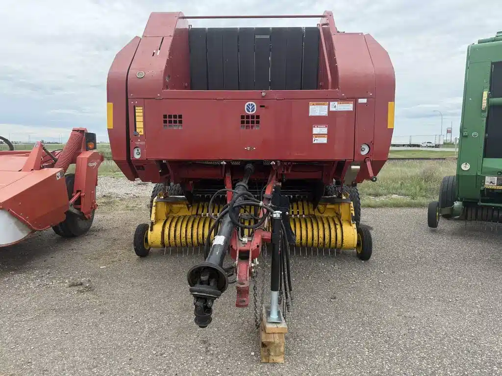 Gallery image 1 for Used 2003 New Holland BR780 Round Baler