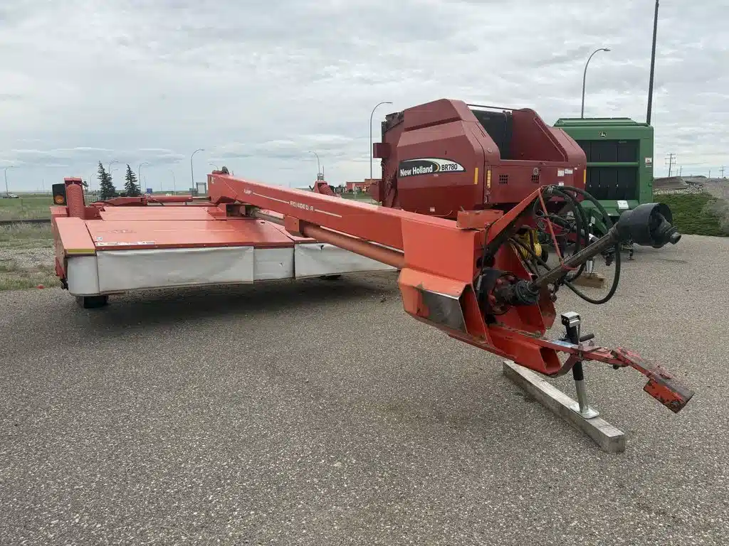 Gallery image 1 for Used 2001 Kuhn FC 4000 Disc Mower Conditioner