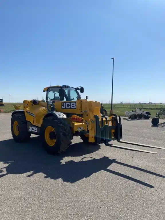 Gallery image 2 for Used 2025 JCB Agriculture Telescopic Handlers 560-80 Agri Scissor Lift