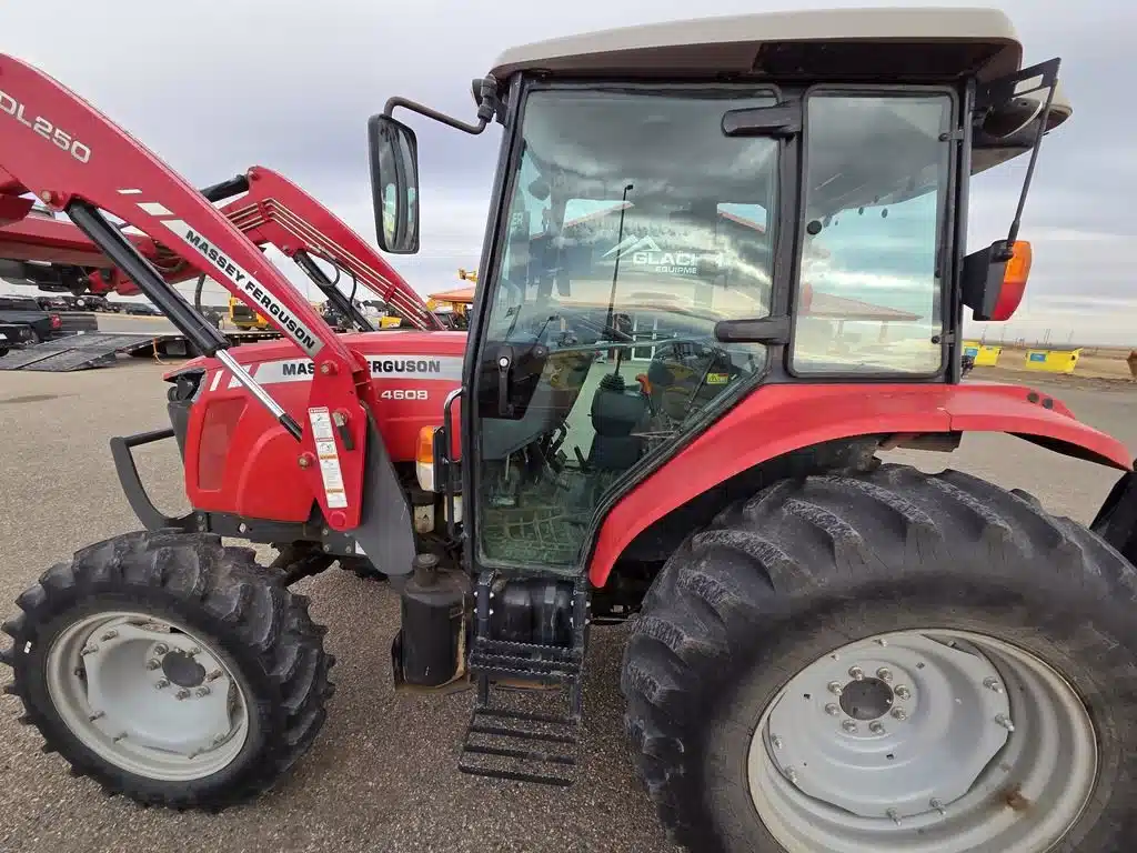 Gallery image 2 for Used 2020 Massey Ferguson 4608 Tractor