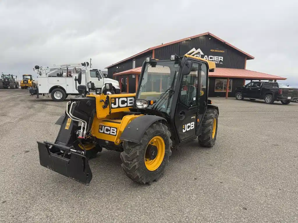 New 2025 JCB Agriculture Telescopic Handlers 525-60 Agri Scissor Lift