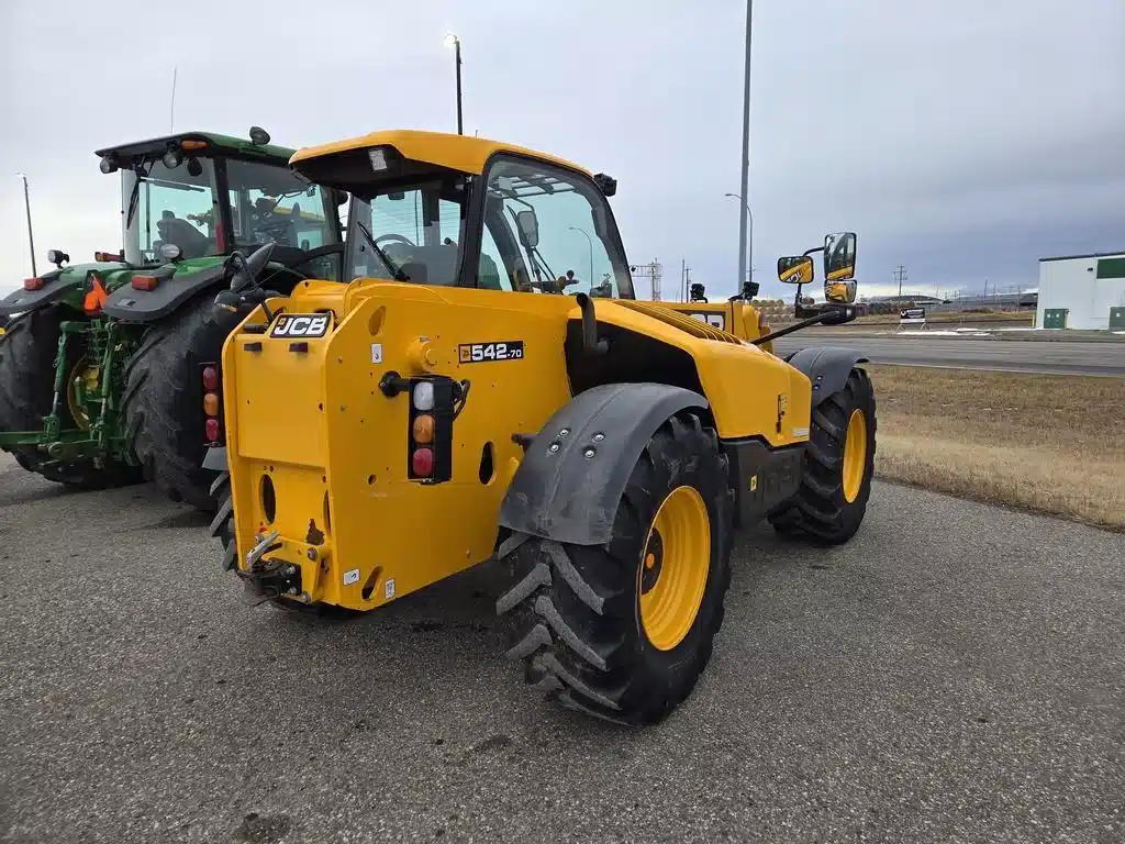 Gallery image 2 for 2022 JC AGRI 542-70 AGRI TeleHandler