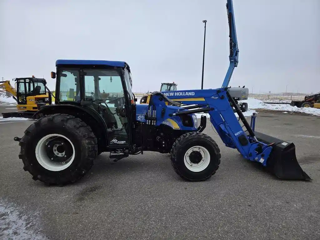 Gallery image 2 for 2021 New Holland T4050 Tractor
