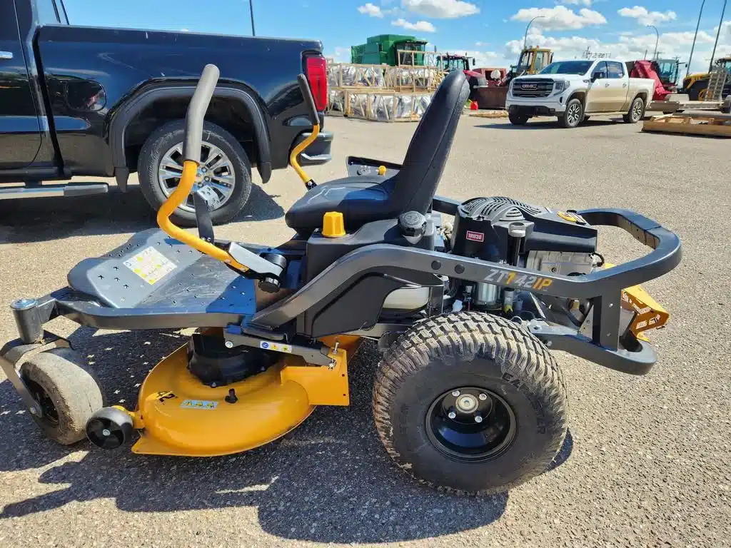 Photo de la Galerie 2 pour 2026 Cub Cadet ZT1 42IP Tondeuse à rayon de braquage zéro