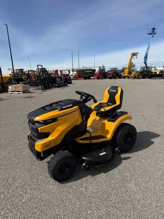 Photo de la Galerie 1 pour 2026 Cub Cadet LT46 Tracteur à pelouse