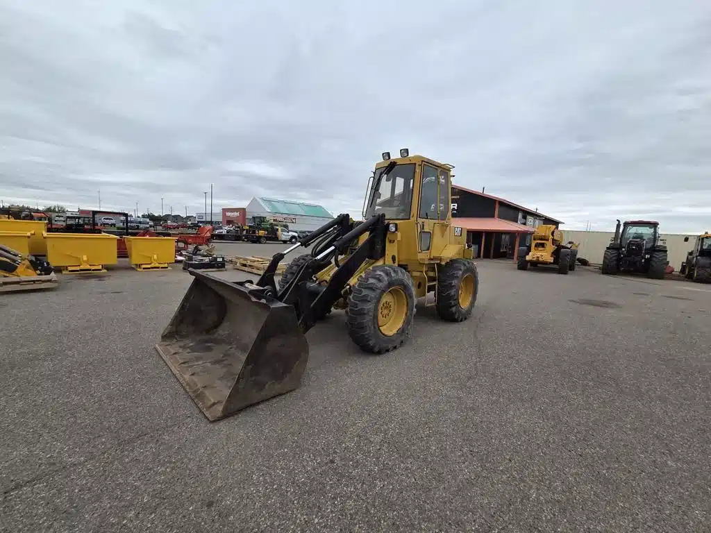 Gallery image 2 for 1990 Caterpillar IT12B Dozer