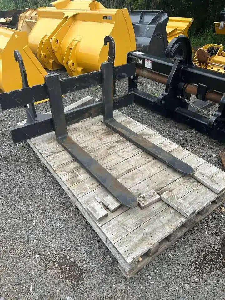 Gallery image 2 for Used John Deere PALLET FORK Pallet Fork