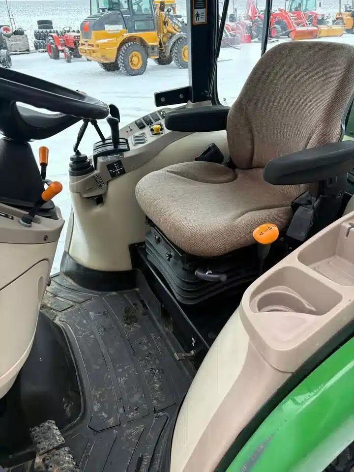 Gallery image 2 for 2008 John Deere 3720 Tractor