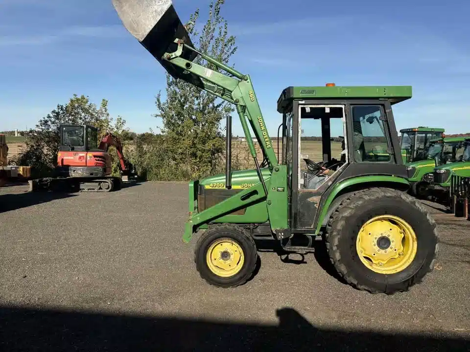 Gallery image 2 for 1999 John Deere 4700 Tractor