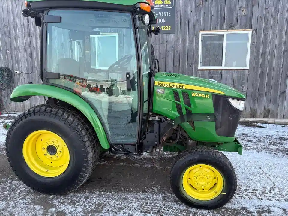 Gallery image 1 for 2018 John Deere 3046R Tractor