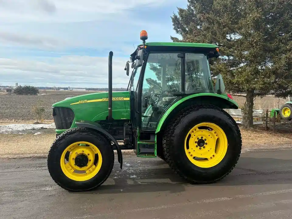 Gallery image 2 for 2009 John Deere 5625 Tractor