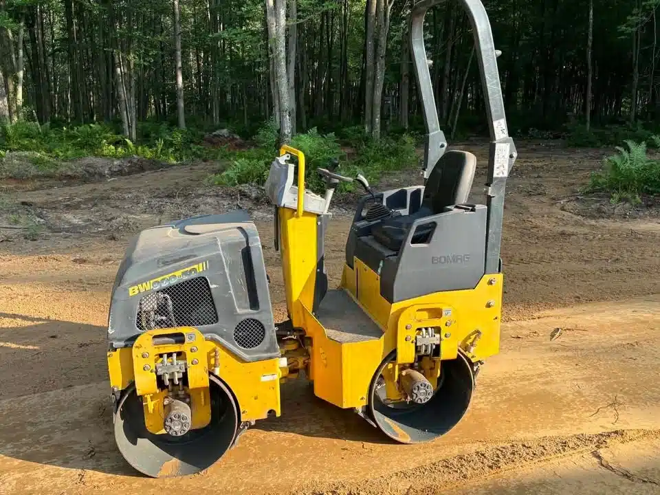 Gallery image 1 for 2015 Bomag bw900-50 Vibratory Roller