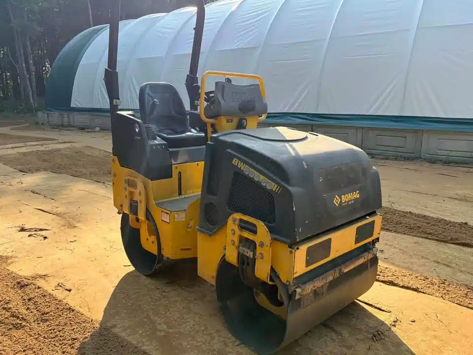 Gallery image 2 for 2015 Bomag bw900-50 Vibratory Roller