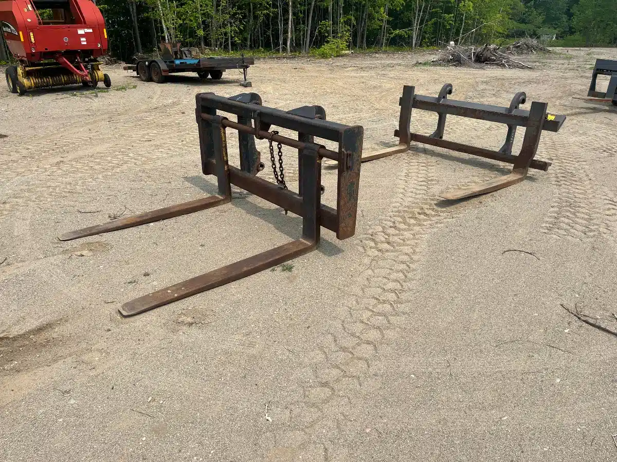 Gallery image 2 for Used 2000 Construction Attachments CAT IT38 Forks Pallet Fork