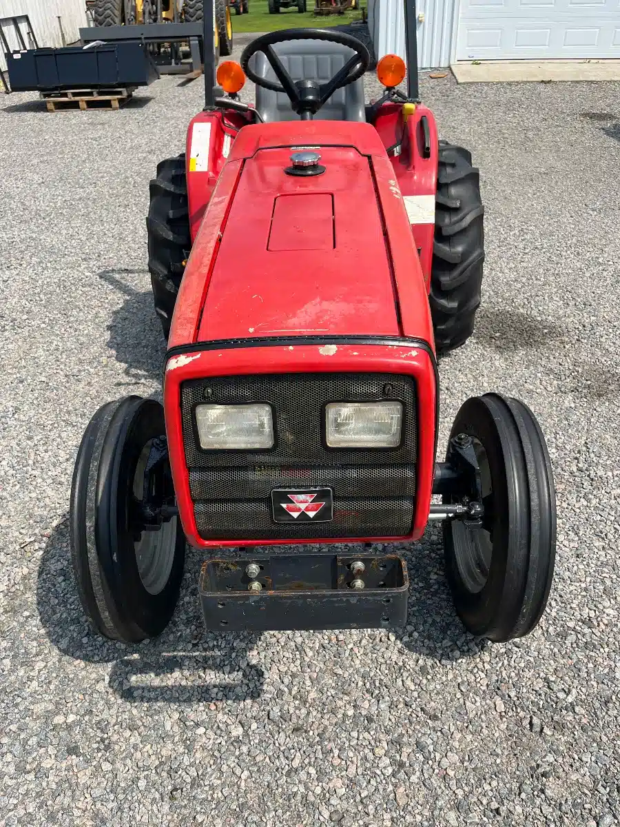 Gallery image 2 for Used 2000 Massey Ferguson 1233 Tractor