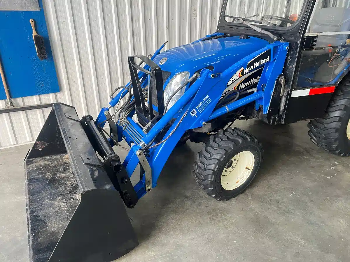 Gallery image 2 for 2006 New Holland TC26DA Tractor