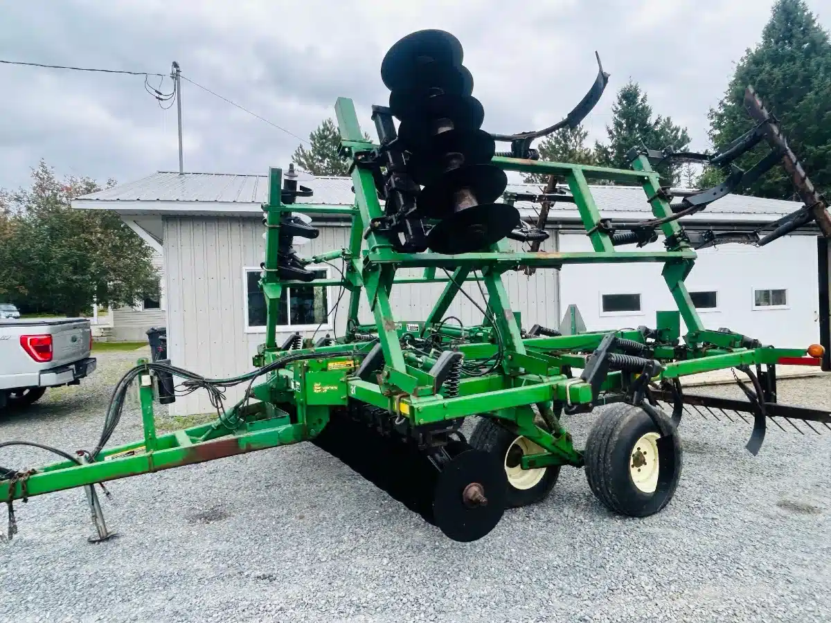 Gallery image 1 for John Deere 714 Wrapping Baler
