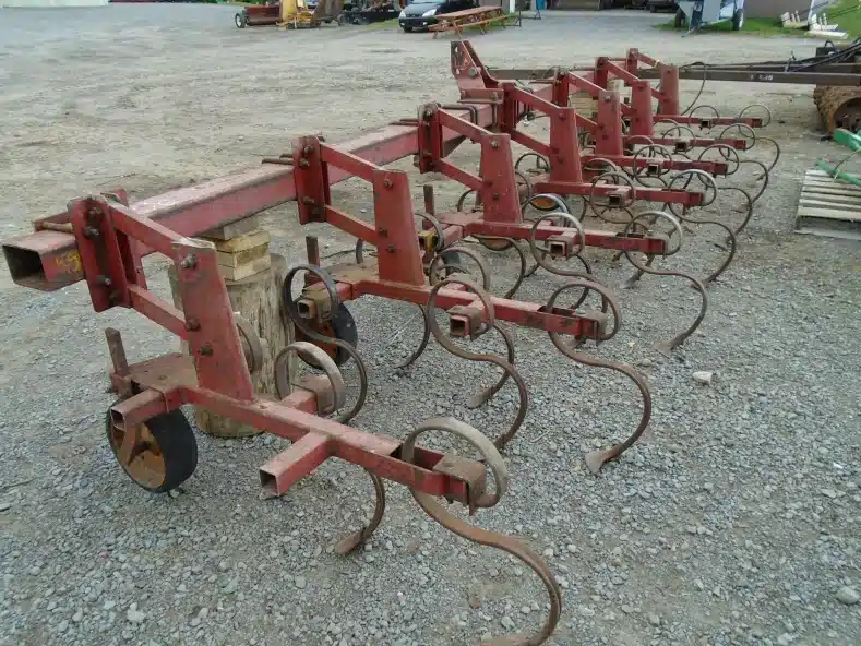 DYNAMIC DITCHERS INC Westgo 6 rangs Row Crop Cultivator