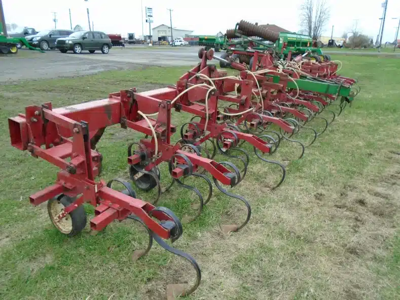 Gallery image 2 for Noble 12 rangs Row Crop Cultivator