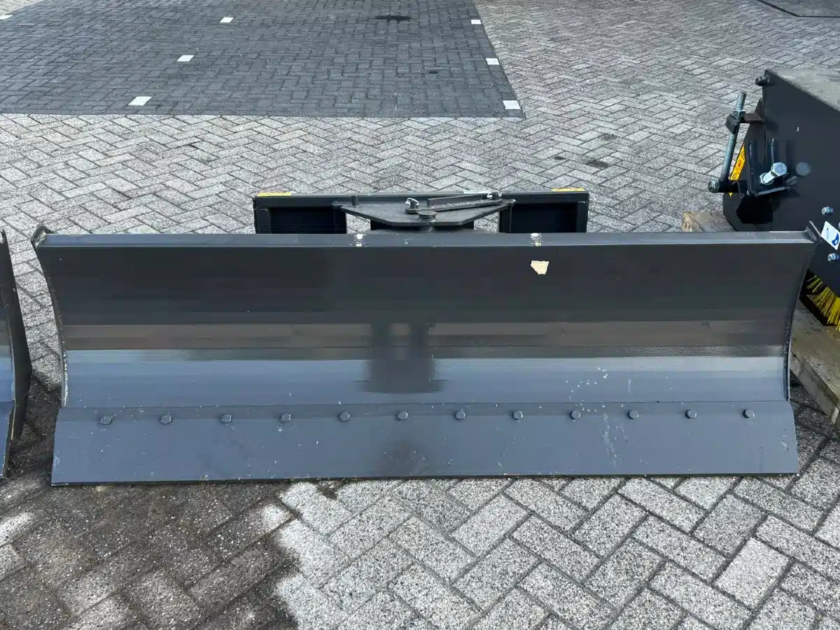 Gallery image 1 for New 7ft Snow Blade