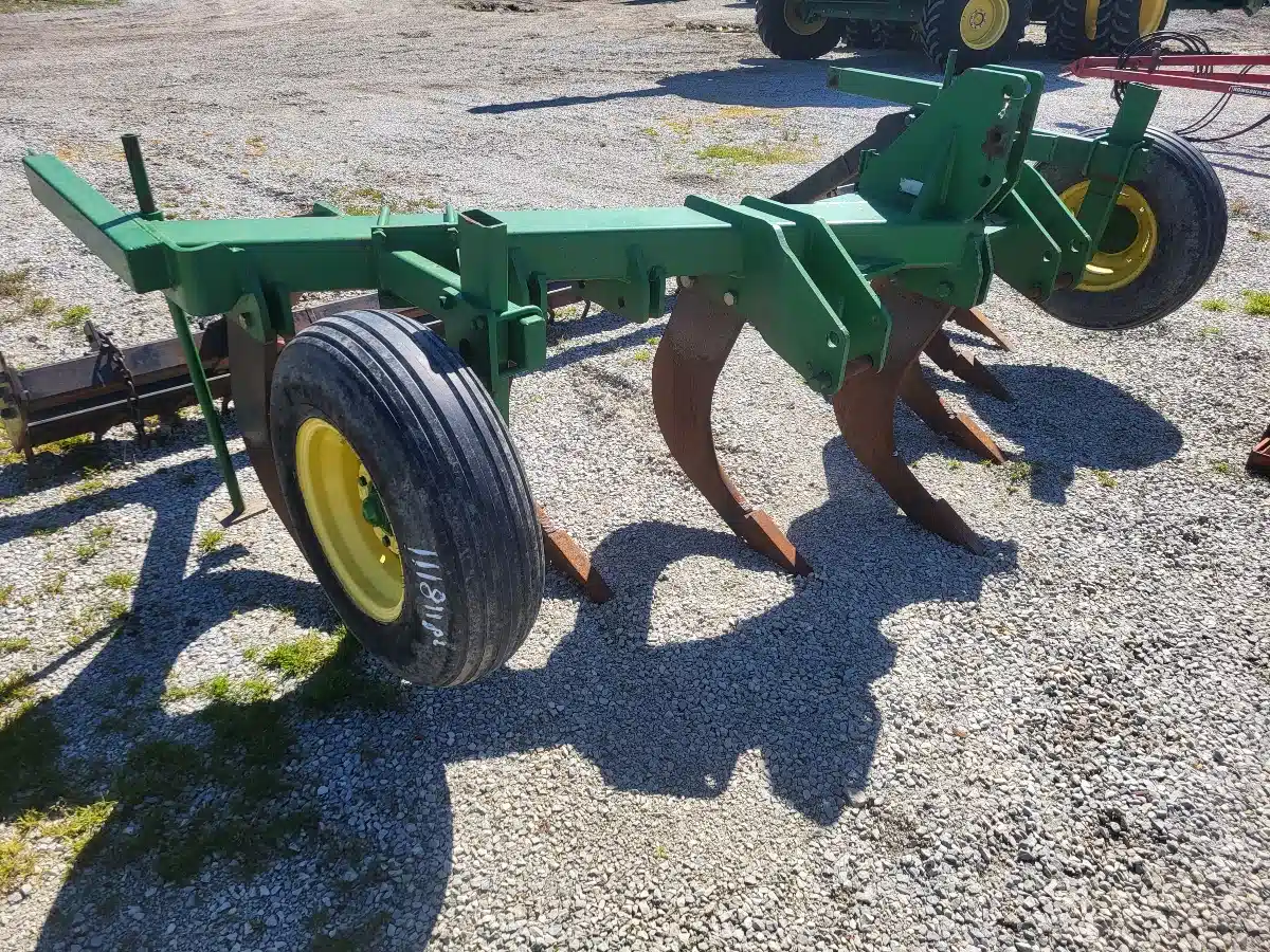 Gallery image 1 for Used John Deere 513 Ripper