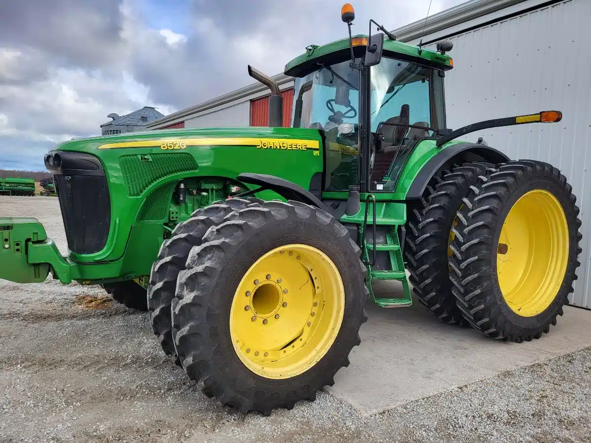 Gallery image 1 for Used 2005 John Deere 8520 Tractor