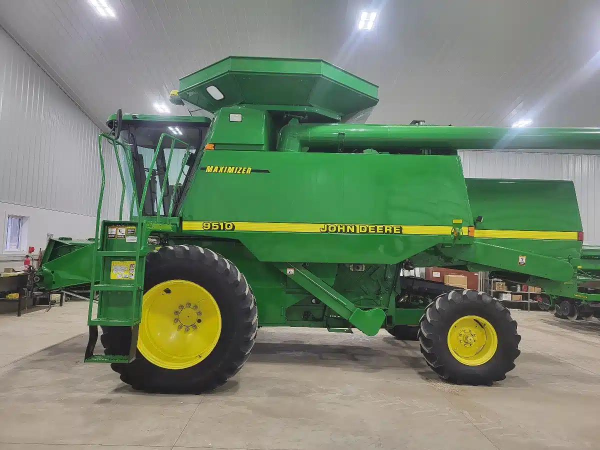 Gallery image 2 for Used 1999 John Deere 9510 Combine