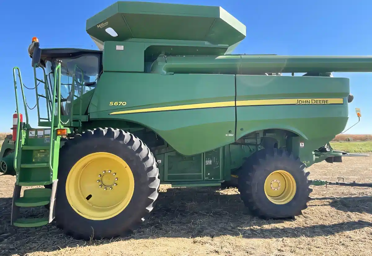 Used 2014 John Deere S670 Combine