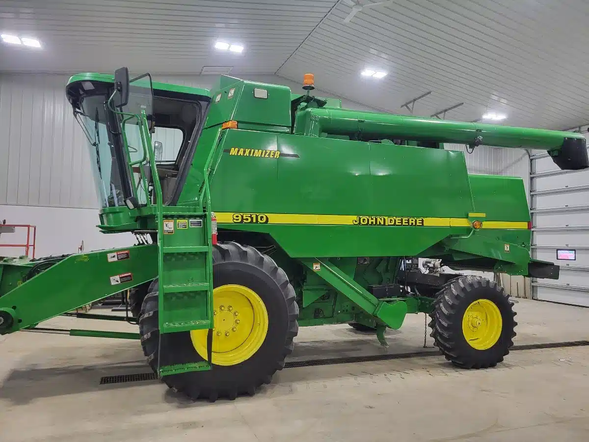 1998 John Deere 9510 Combine