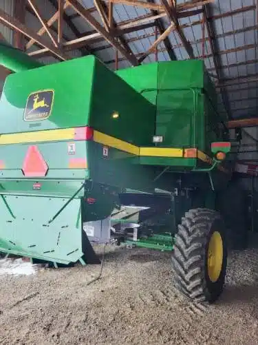 Gallery image 2 for Used 1998 John Deere 9510 Combine