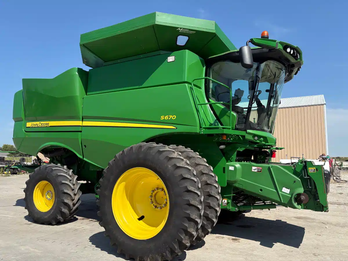 Photo de la Galerie 1 pour 2015 John Deere S670 Batteuse