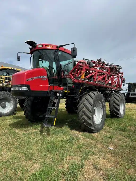 Gallery image 1 for 2011 Case IH 4420 Sprayer - Pull Type