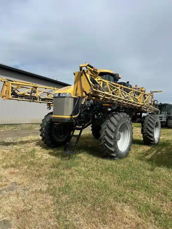 Gallery image 1 for 2015 RoGator RG1100B Spreader - Fertilizer