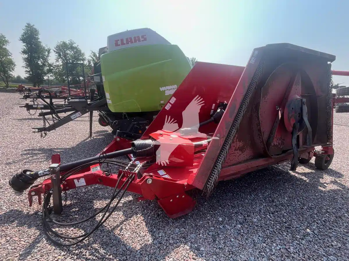 Photo de la Galerie 1 pour Buhler Farm King 1530 Débroussailleuse rotative