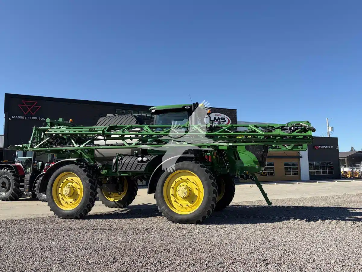 Gallery image 1 for 2015 John Deere R4045 Sprayer - Self Propelled
