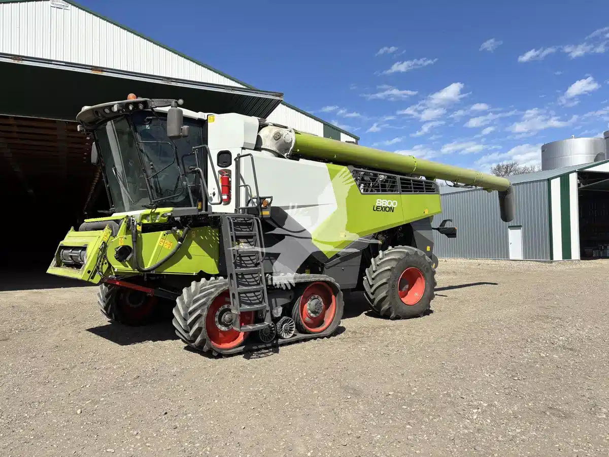 Gallery image 1 for 2022 CLAAS LEXION 8800TT Combine