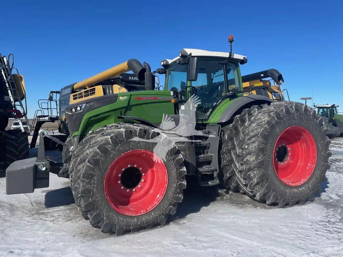Photo de la Galerie 1 pour 2024 Fendt 1046 VARIO Tracteur