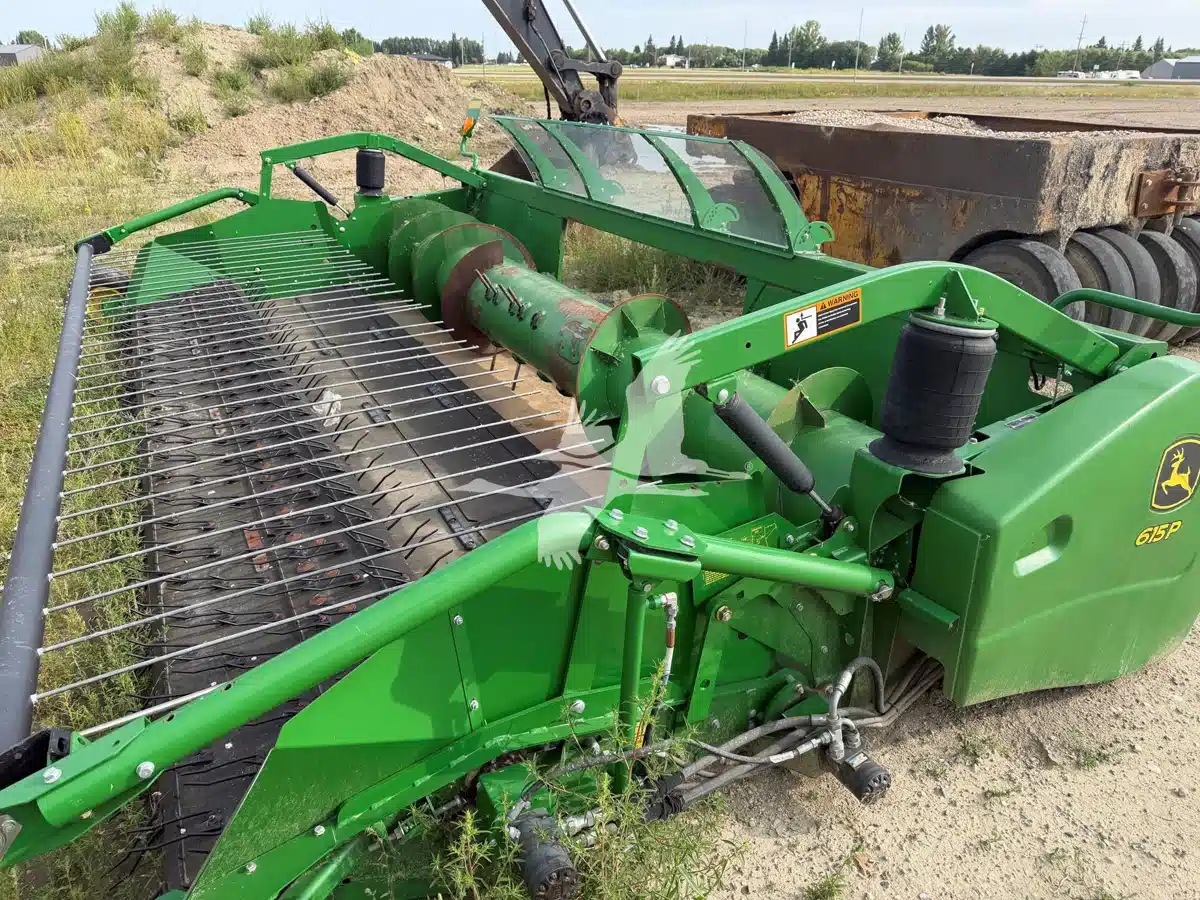 Photo de la Galerie 1 pour 2016 John Deere 615P Nez - Ramasseur