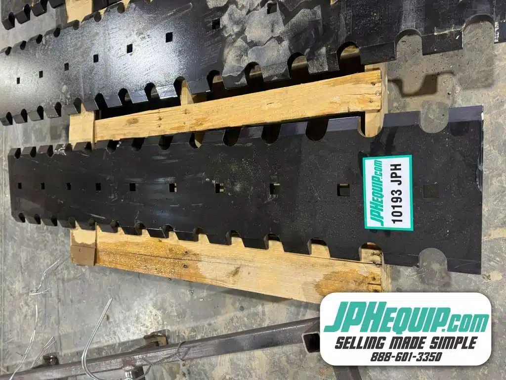 Photo de la Galerie 1 pour 2026 60" Serrated Cutting Edge for Excavator Bucket Accessoires
