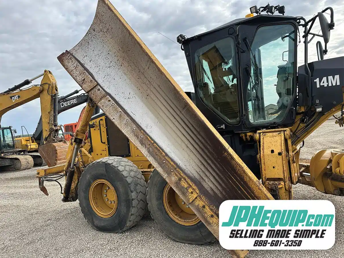 Gallery image 1 for Caterpillar 14M Snow Wing Attachment